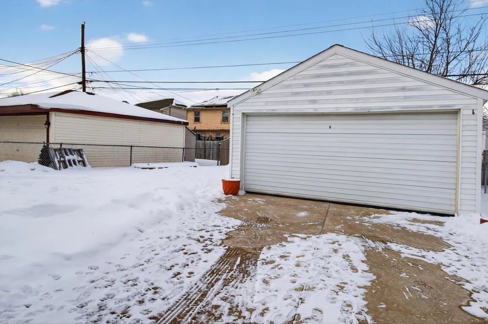 19795 Macel Street Roseville City, MI 48066