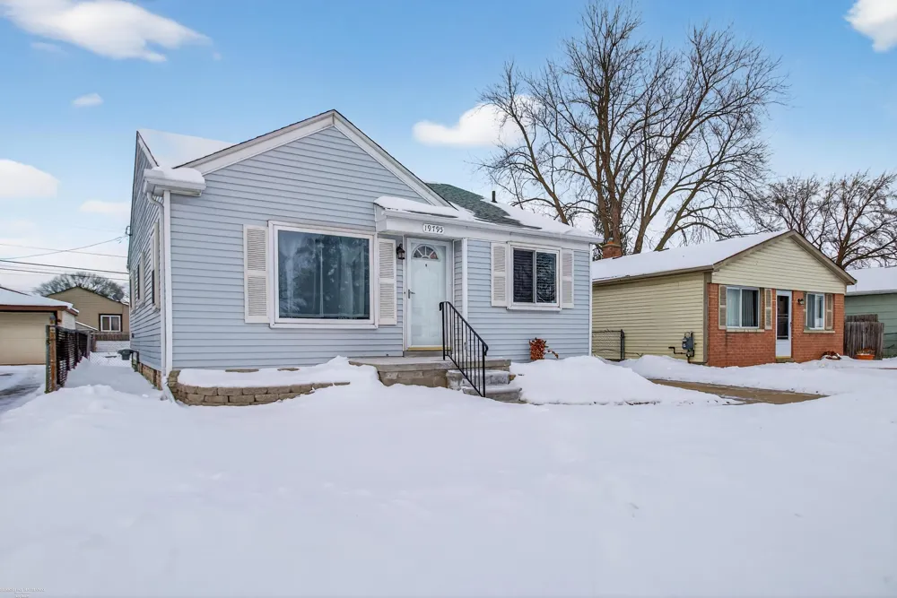 19795 Macel Street Roseville City, MI 48066