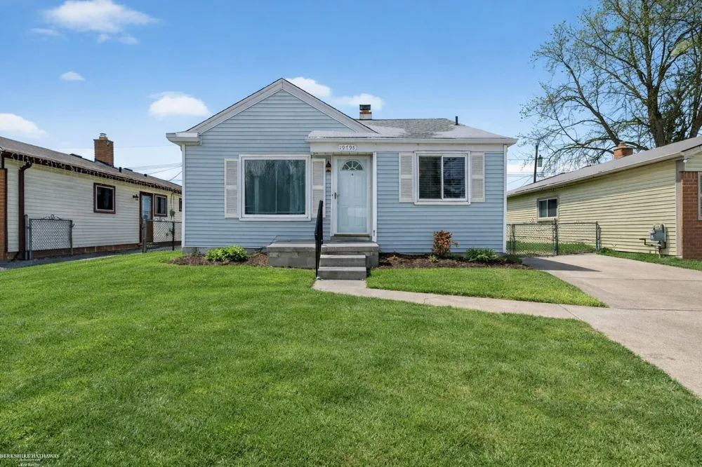 19795 Macel Street Roseville City, MI 48066