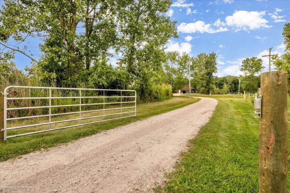 8828 Meskill Columbus Township, MI 48063