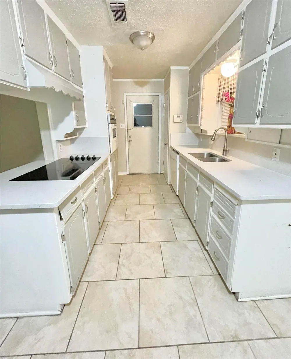6404 Moonglow Lane Watauga, TX 76148