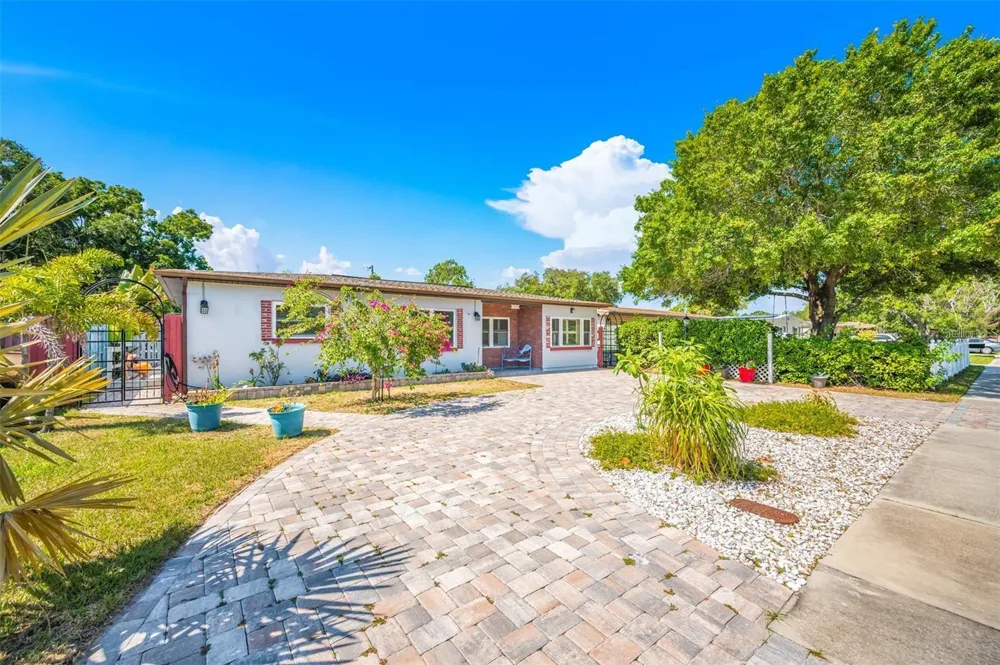 1572 77TH AVENUE St Petersburg, FL 33702