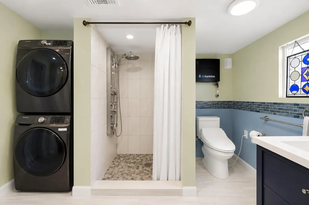1572 77TH AVENUE St Petersburg, FL 33702