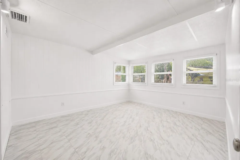 1572 77TH AVENUE St Petersburg, FL 33702
