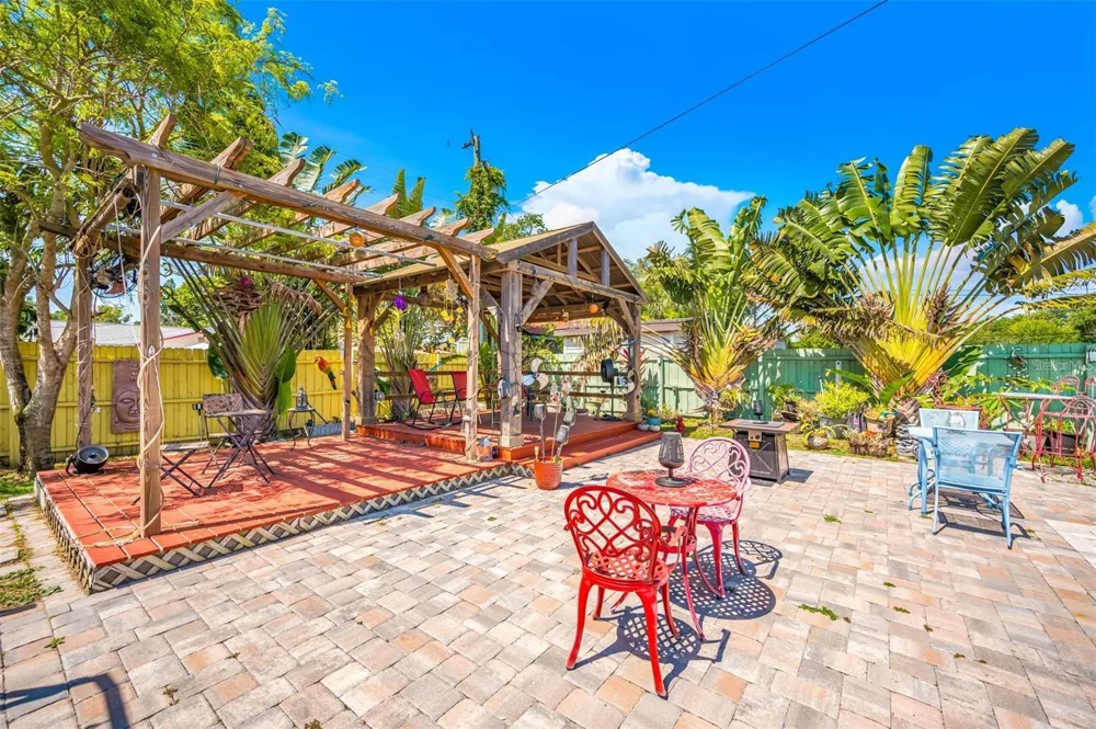 1572 77TH AVENUE St Petersburg, FL 33702