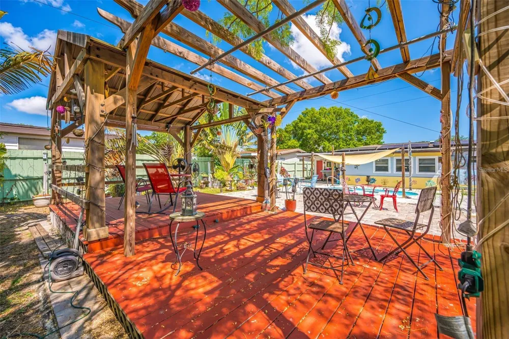 1572 77TH AVENUE St Petersburg, FL 33702