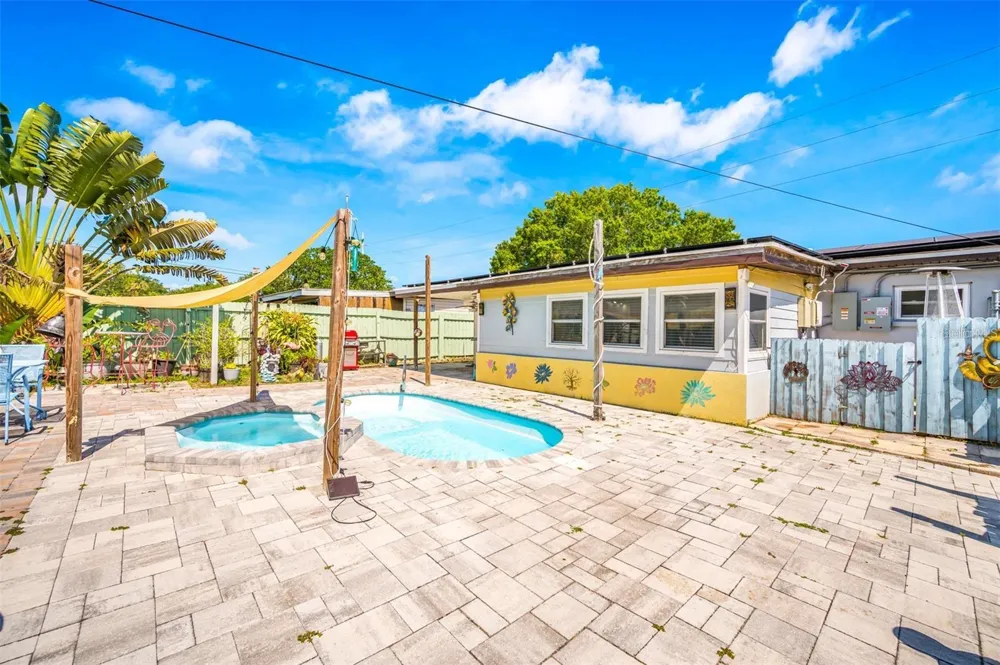 1572 77TH AVENUE St Petersburg, FL 33702