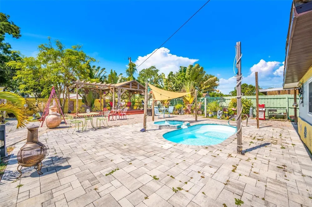 1572 77TH AVENUE St Petersburg, FL 33702