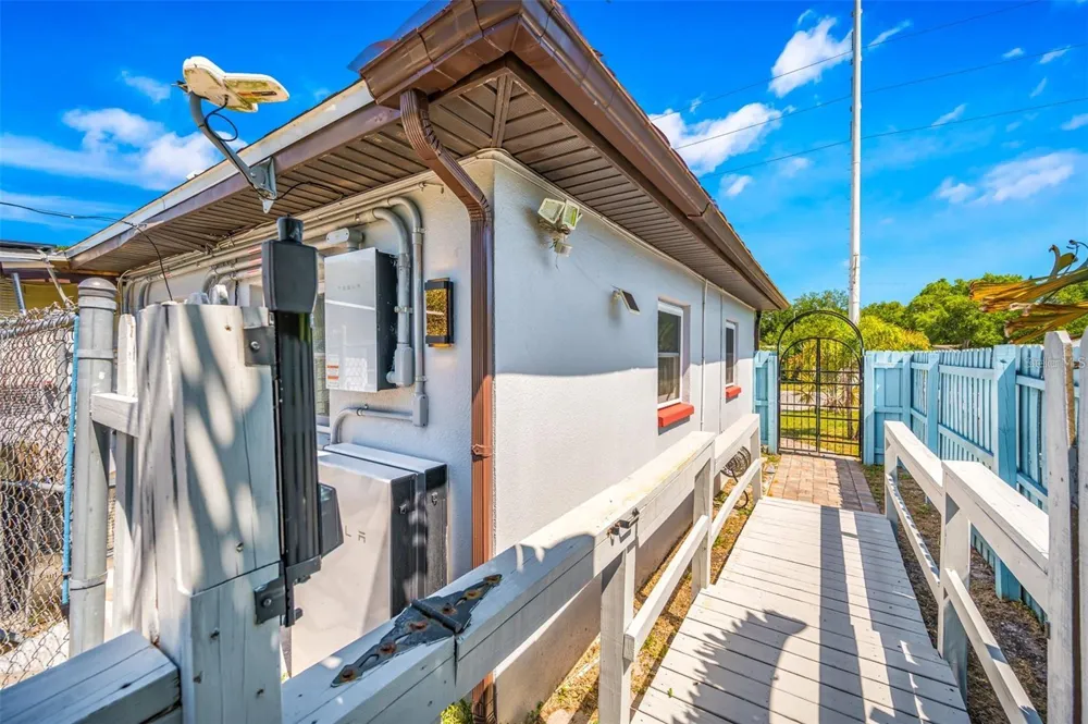1572 77TH AVENUE St Petersburg, FL 33702