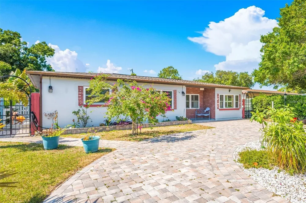 1572 77TH AVENUE St Petersburg, FL 33702