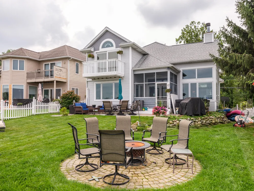 1821 Lakeview Drive Portage City, MI 49002
