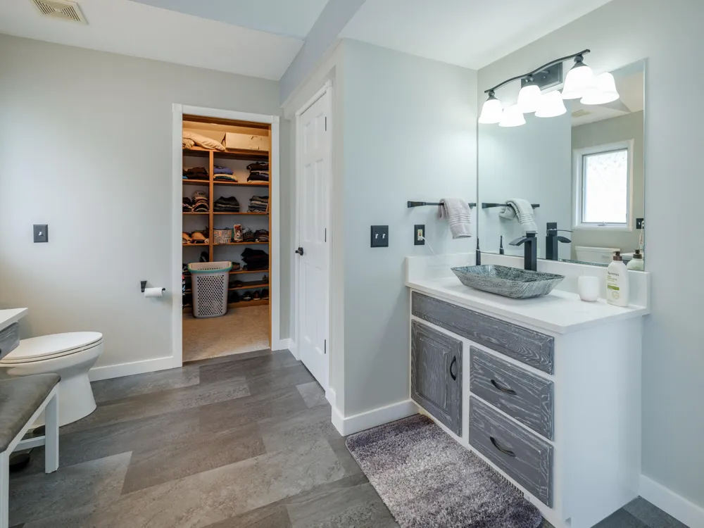 1821 Lakeview Drive Portage City, MI 49002