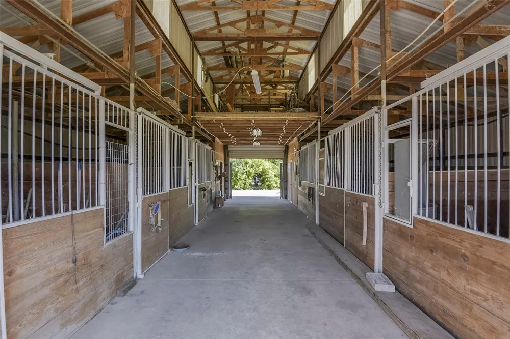 137 Cactus Road Waxahachie, TX 75165