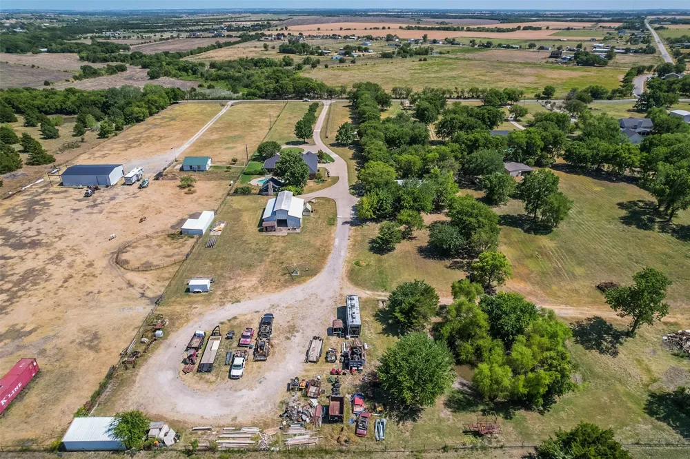 137 Cactus Road Waxahachie, TX 75165