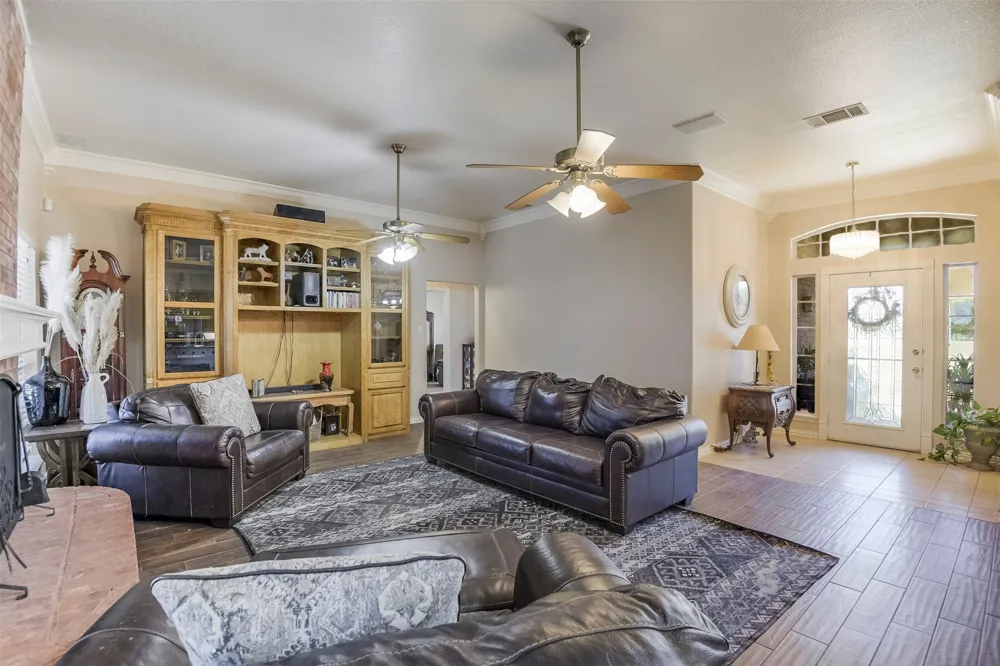 137 Cactus Road Waxahachie, TX 75165