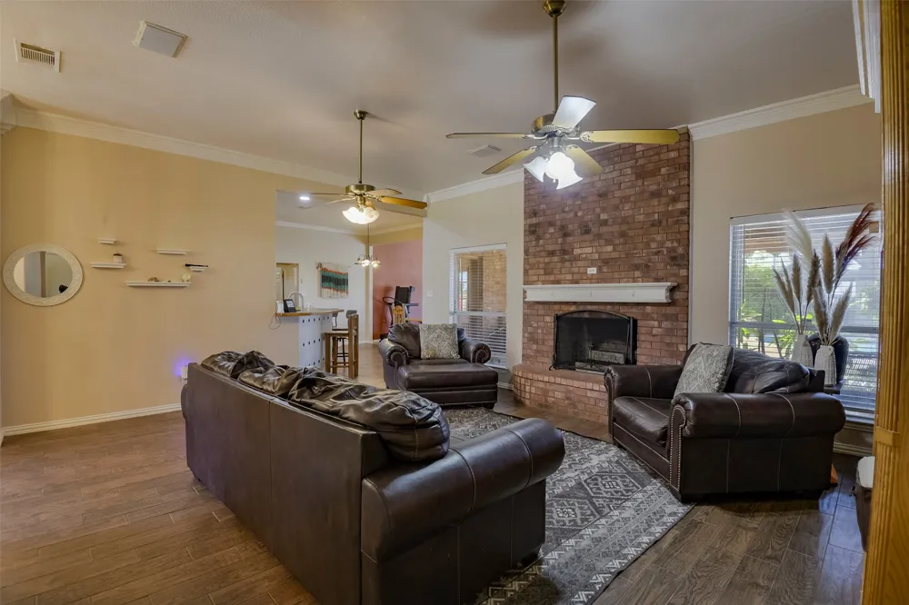 137 Cactus Road Waxahachie, TX 75165