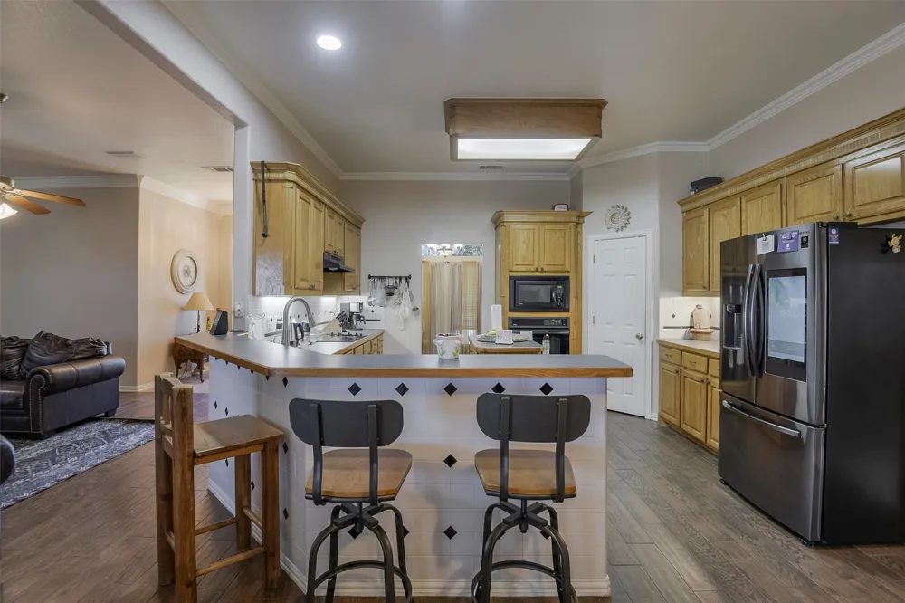 137 Cactus Road Waxahachie, TX 75165
