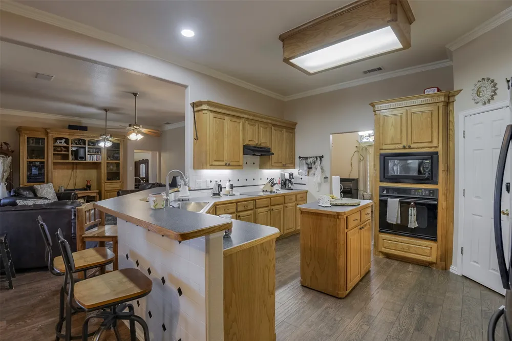 137 Cactus Road Waxahachie, TX 75165