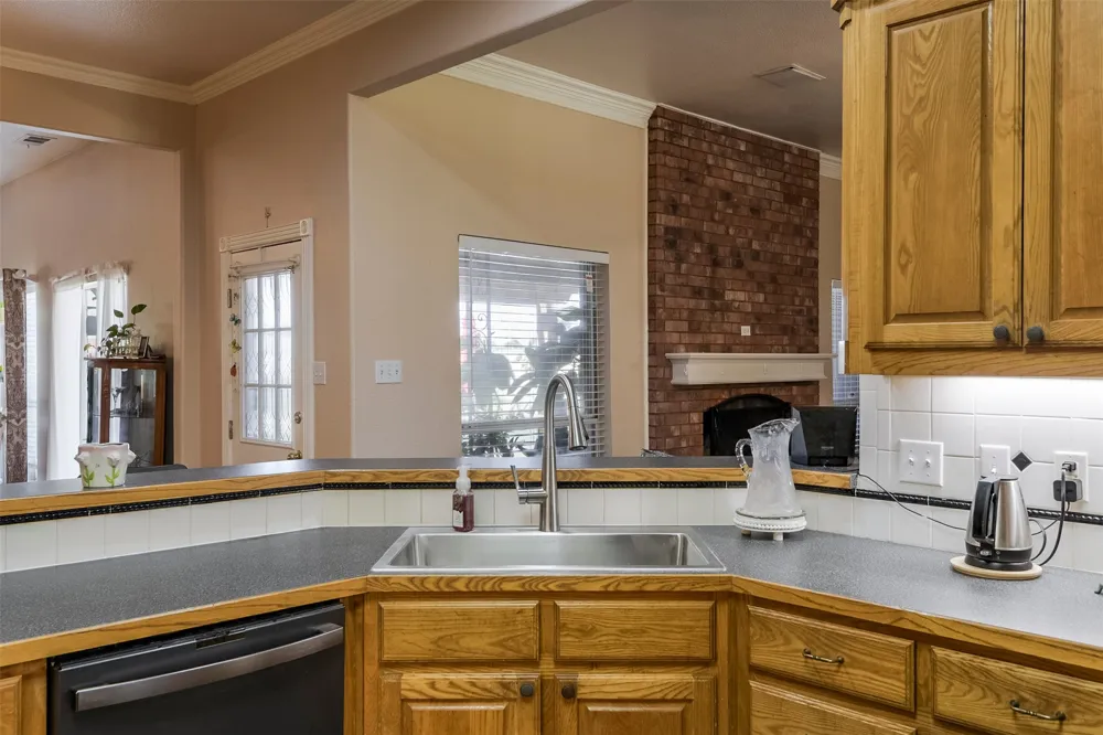 137 Cactus Road Waxahachie, TX 75165