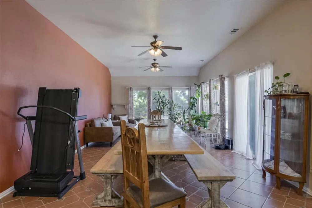 137 Cactus Road Waxahachie, TX 75165