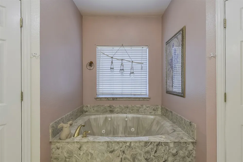 137 Cactus Road Waxahachie, TX 75165