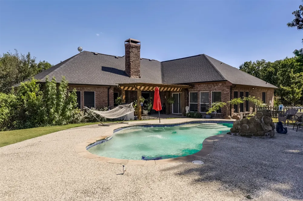 137 Cactus Road Waxahachie, TX 75165