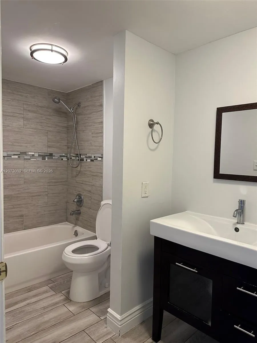 18875 NW 62nd Ave #106 Hialeah, FL 33015