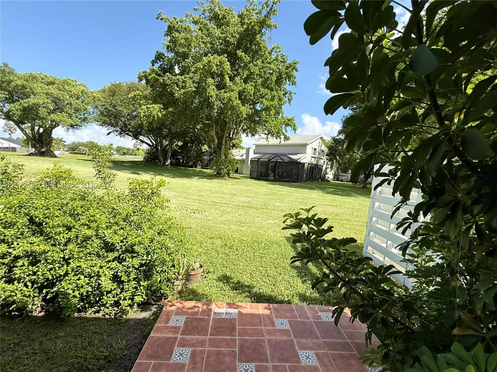 14353 SW 150th Ter Miami, FL 33186