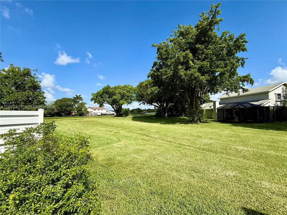 14353 SW 150th Ter Miami, FL 33186