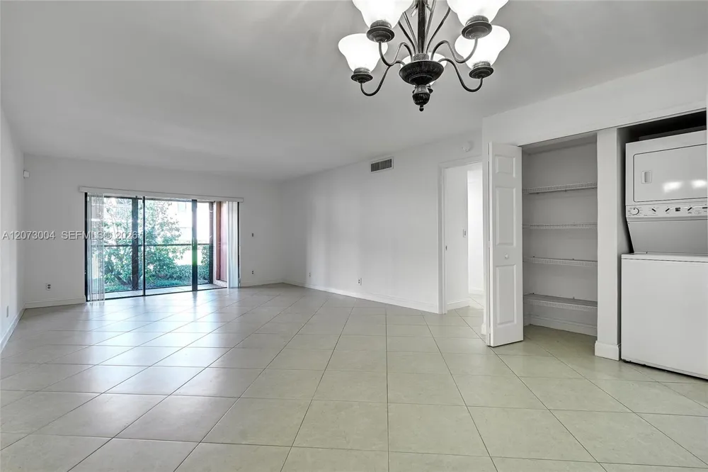 231 Lakeview Drive #103 Weston, FL 33326