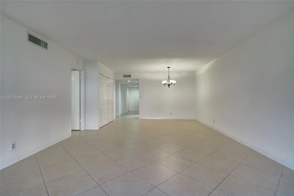 231 Lakeview Drive #103 Weston, FL 33326