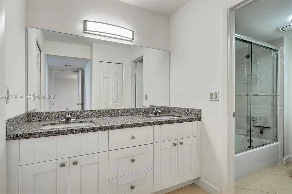 231 Lakeview Drive #103 Weston, FL 33326