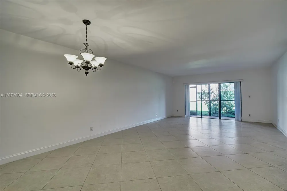 231 Lakeview Drive #103 Weston, FL 33326