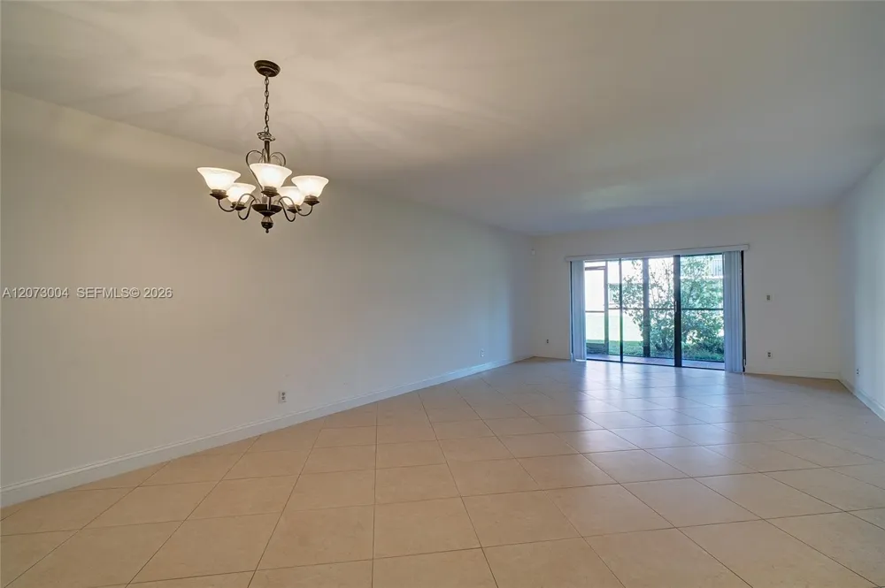 231 Lakeview Drive #103 Weston, FL 33326