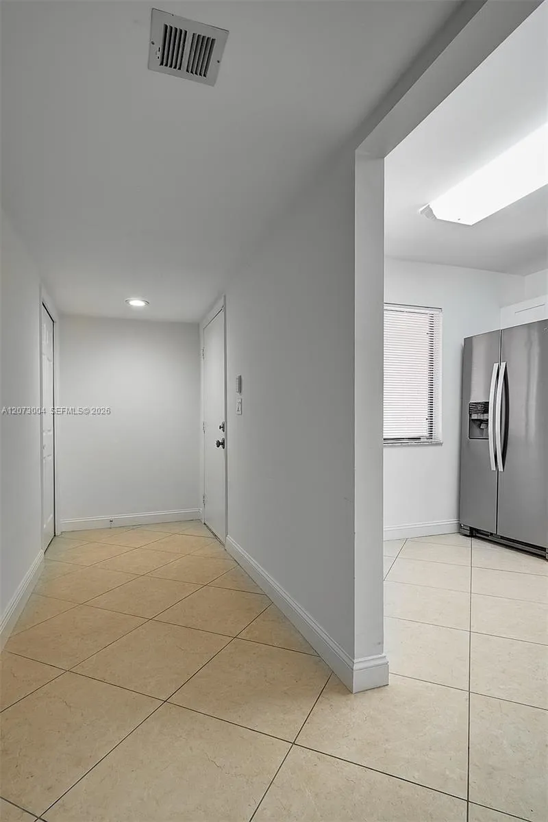 231 Lakeview Drive #103 Weston, FL 33326