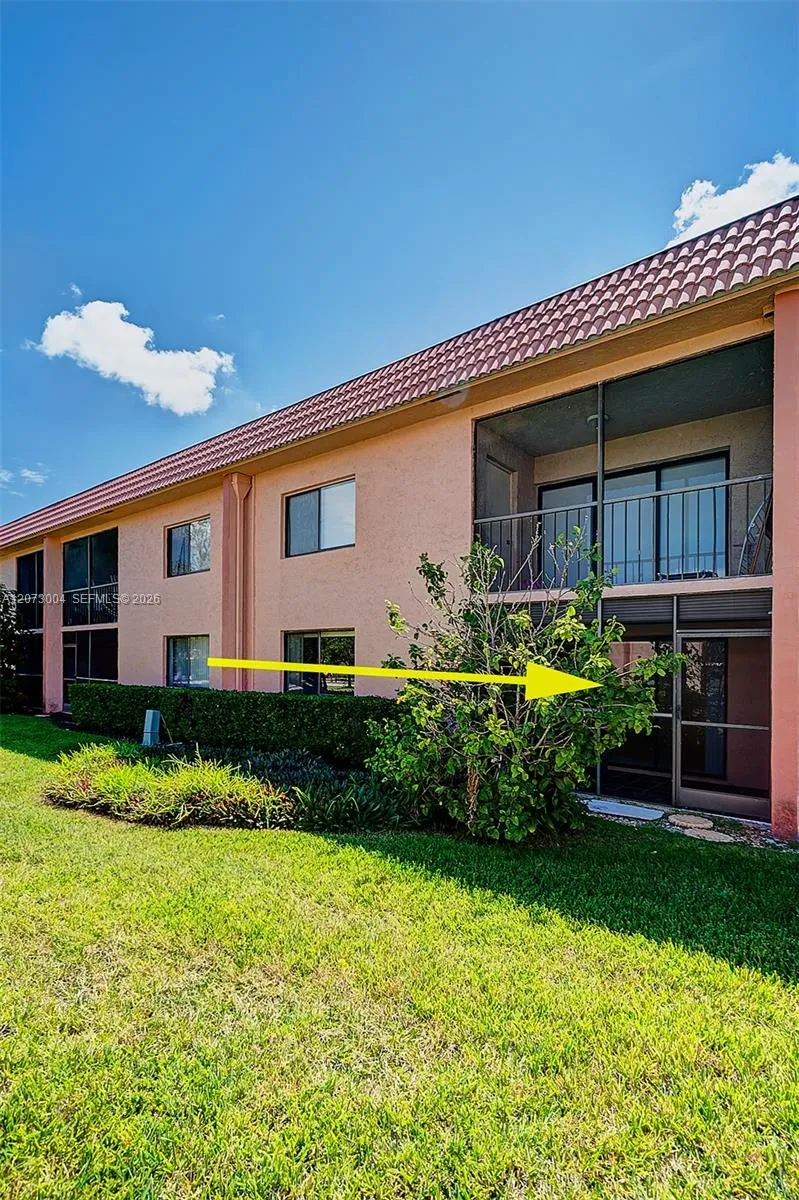 231 Lakeview Drive #103 Weston, FL 33326