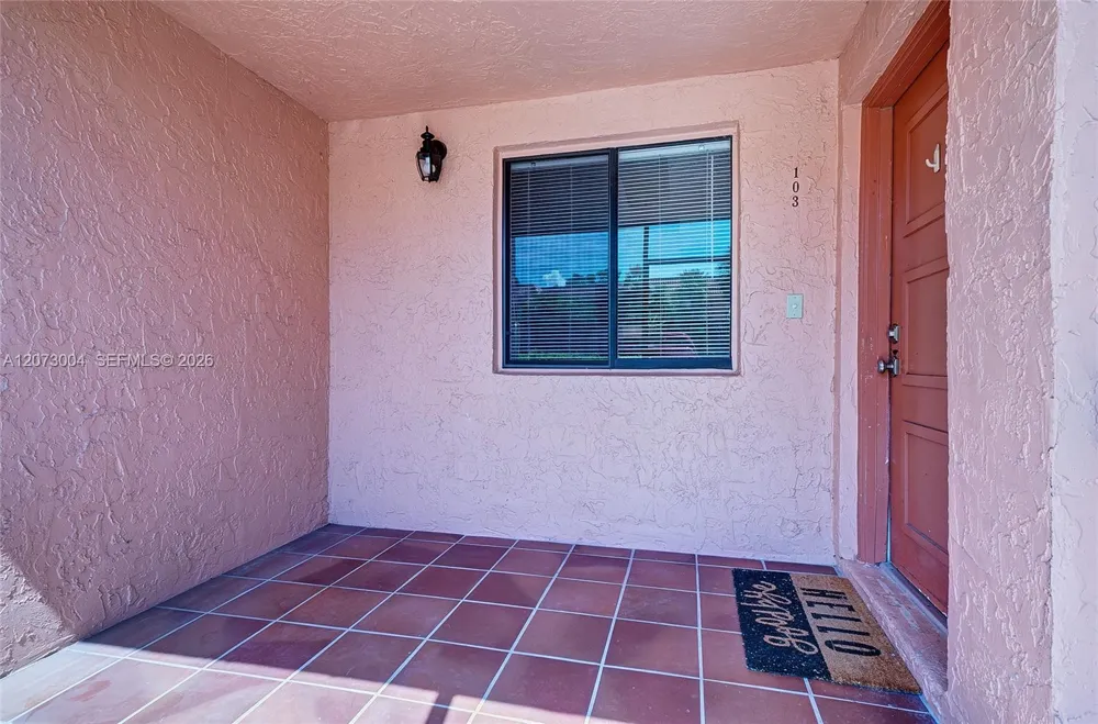 231 Lakeview Drive #103 Weston, FL 33326