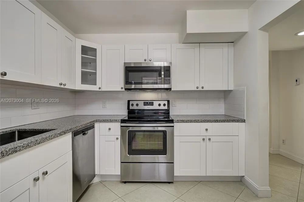 231 Lakeview Drive #103 Weston, FL 33326