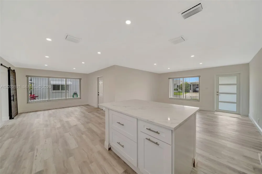 8502 NW 59th St Tamarac, FL 33321