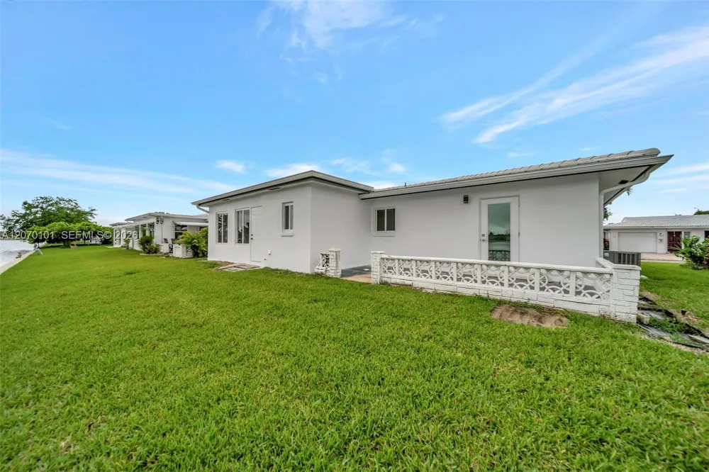 8502 NW 59th St Tamarac, FL 33321
