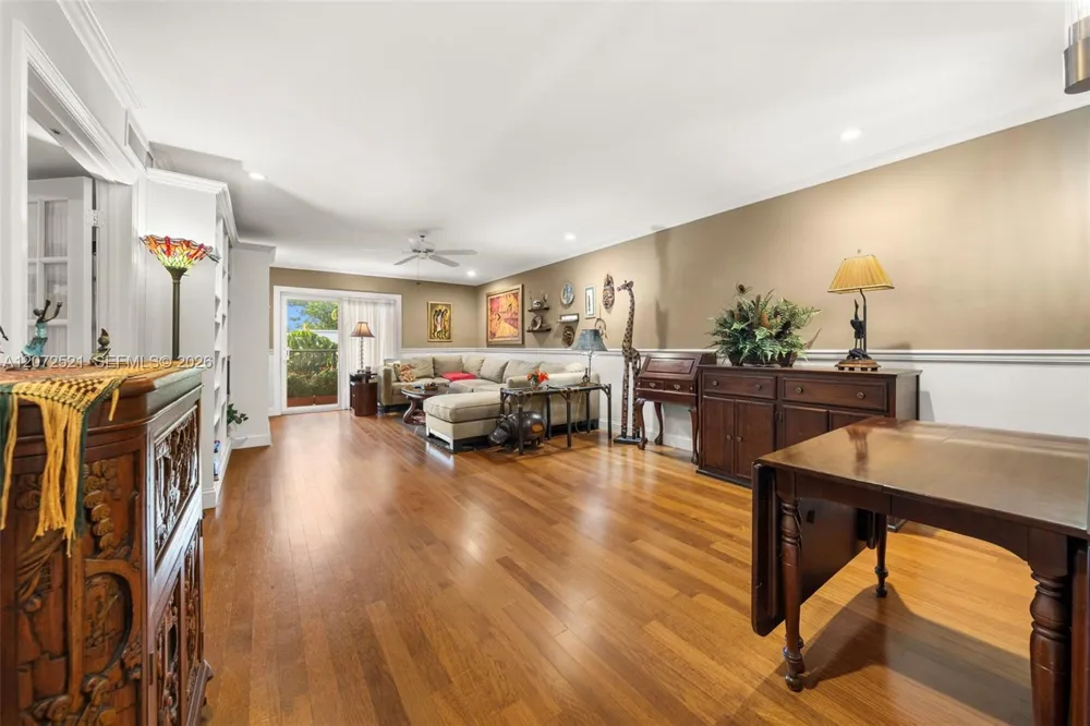6815 Edgewater Dr #202 Coral Gables, FL 33133