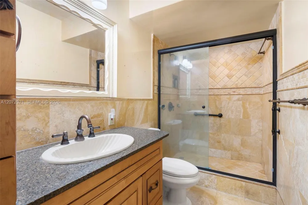 6815 Edgewater Dr #202 Coral Gables, FL 33133