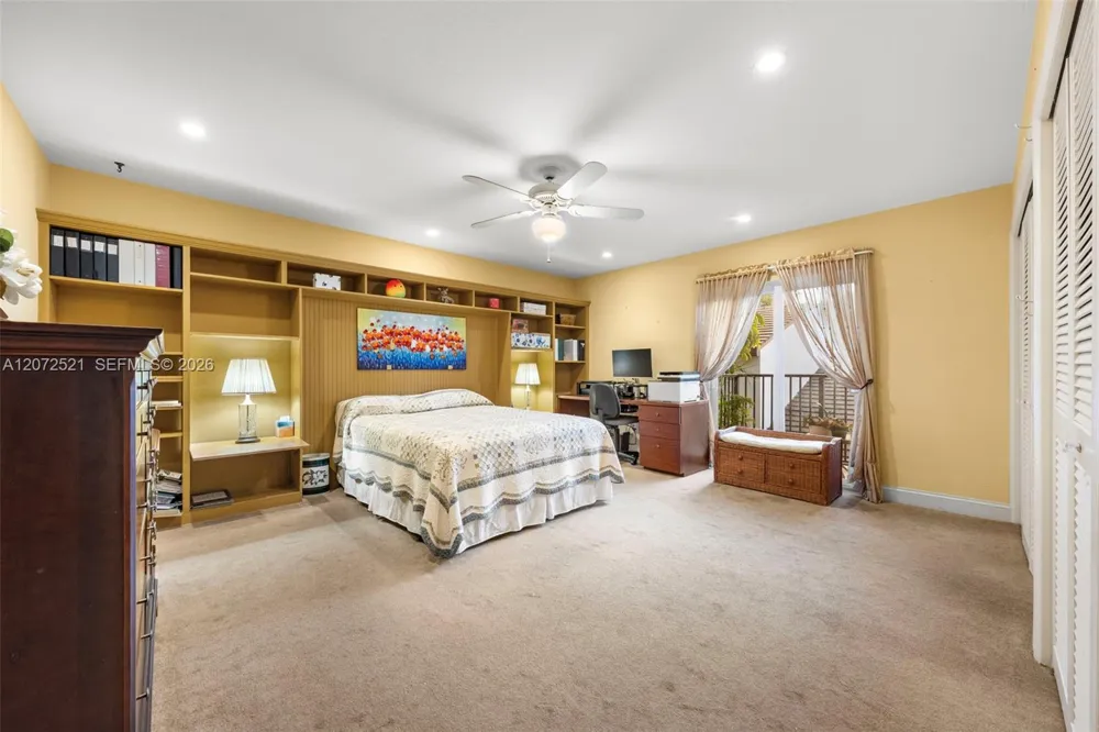 6815 Edgewater Dr #202 Coral Gables, FL 33133