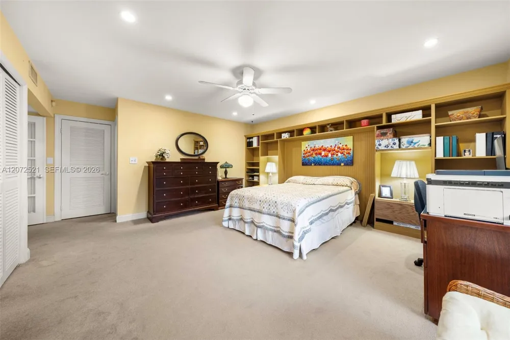 6815 Edgewater Dr #202 Coral Gables, FL 33133