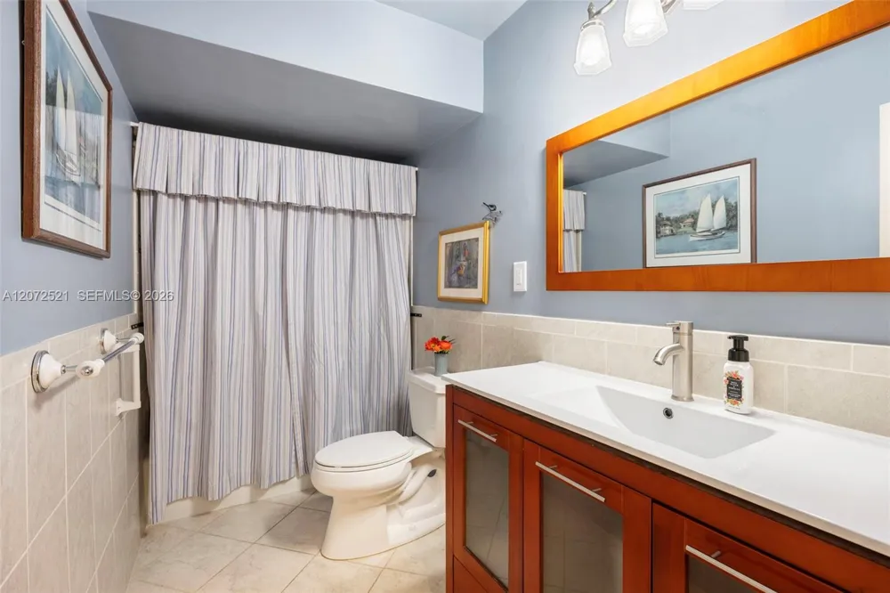 6815 Edgewater Dr #202 Coral Gables, FL 33133