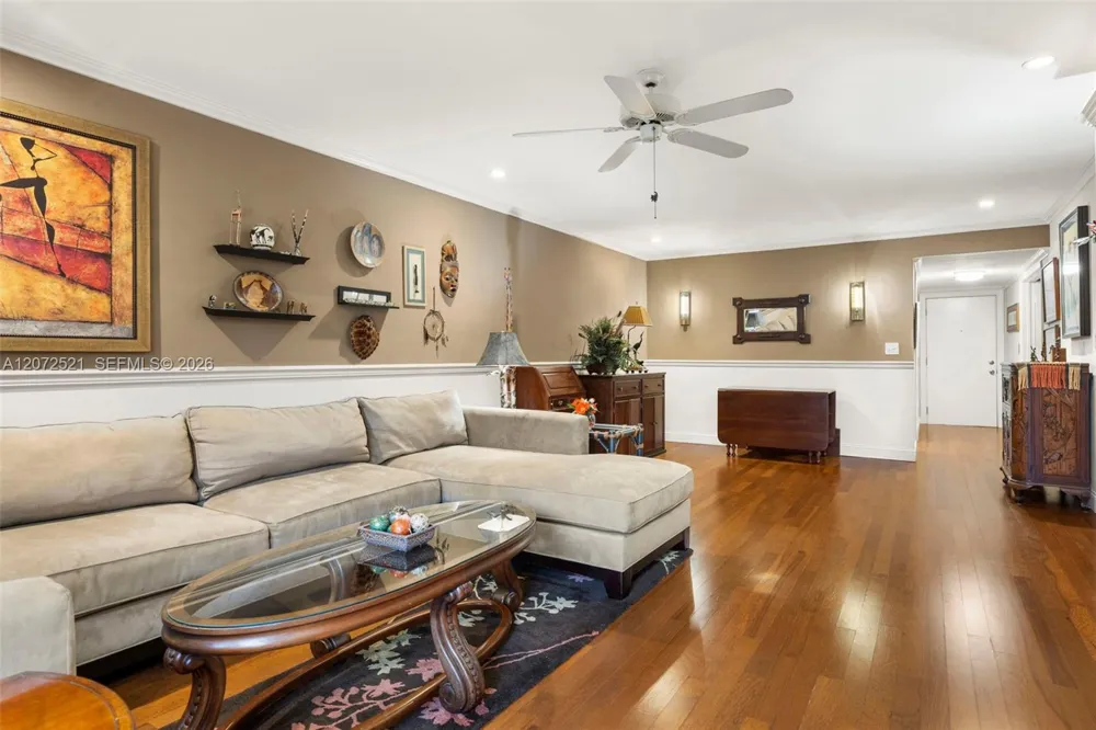 6815 Edgewater Dr #202 Coral Gables, FL 33133