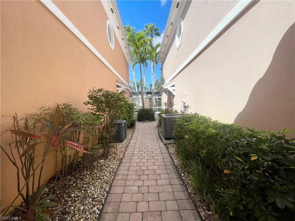 5325 Cove Circle Naples, FL 34119
