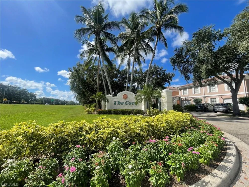 5325 Cove Circle Naples, FL 34119