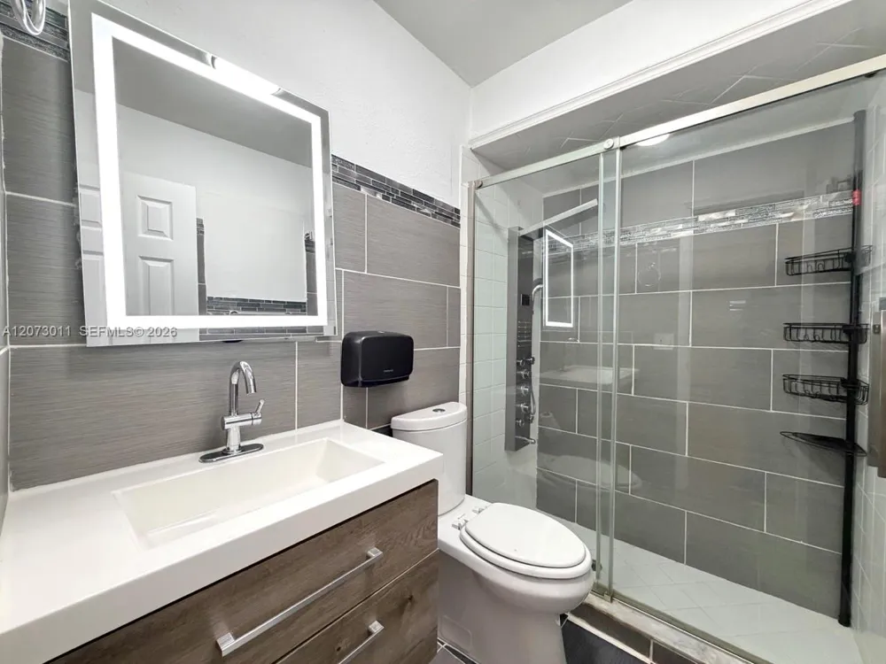11641 NW 42nd St Sunrise, FL 33323