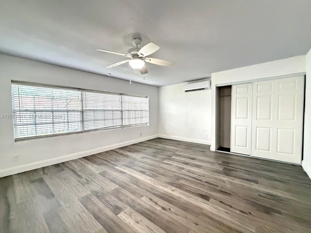 11641 NW 42nd St Sunrise, FL 33323